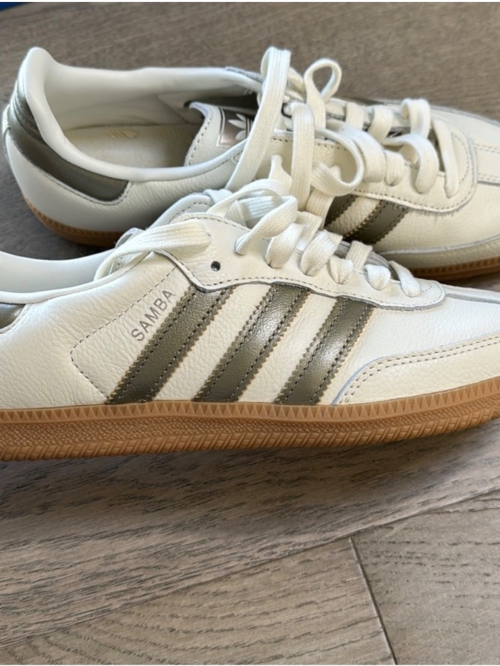 Sneakers - Picture 4 of 5